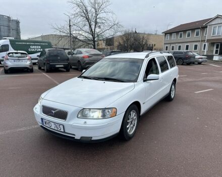 Белый Вольво В70, объемом двигателя 2.4 л и пробегом 350 тыс. км за 1950 $, фото 1 на Automoto.ua