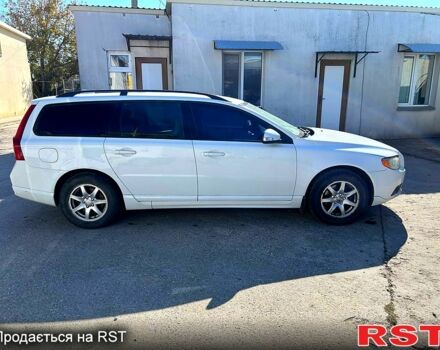 Белый Вольво В70, объемом двигателя 2.5 л и пробегом 300 тыс. км за 4999 $, фото 1 на Automoto.ua