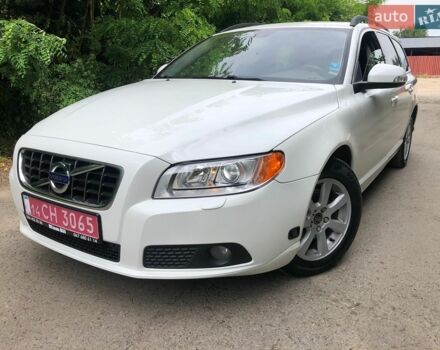Білий Вольво V70, об'ємом двигуна 2 л та пробігом 250 тис. км за 9500 $, фото 1 на Automoto.ua