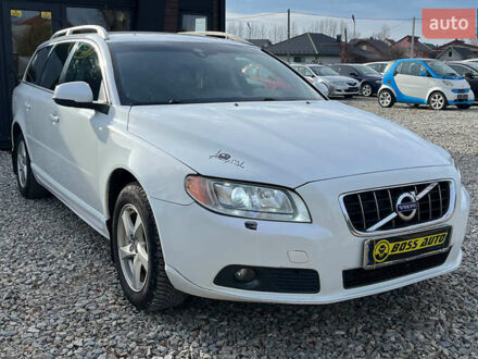Белый Вольво В70, объемом двигателя 1.56 л и пробегом 273 тыс. км за 8500 $, фото 1 на Automoto.ua