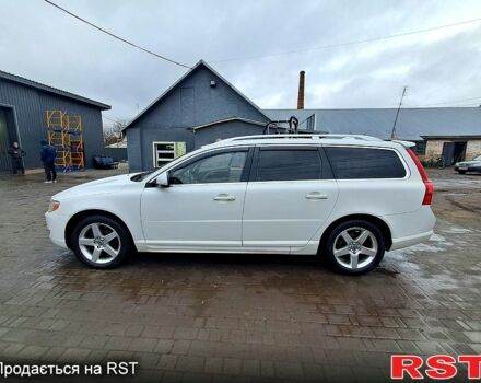 Белый Вольво В70, объемом двигателя 1.6 л и пробегом 267 тыс. км за 14540 $, фото 1 на Automoto.ua