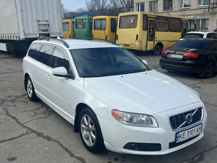 Білий Вольво V70, об'ємом двигуна 1.56 л та пробігом 305 тис. км за 10600 $, фото 1 на Automoto.ua