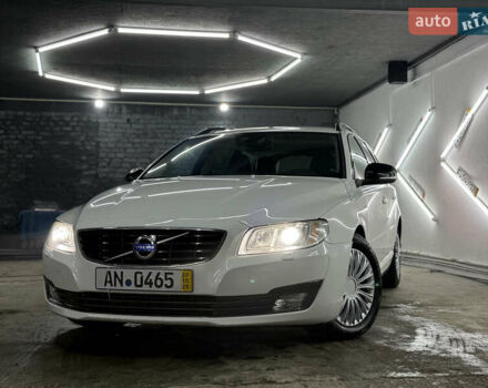 Белый Вольво В70, объемом двигателя 2 л и пробегом 178 тыс. км за 10500 $, фото 1 на Automoto.ua