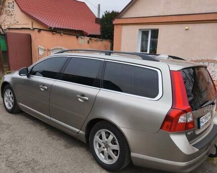 Бежевый Вольво В70, объемом двигателя 1.56 л и пробегом 256 тыс. км за 11000 $, фото 1 на Automoto.ua