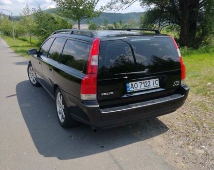 Черный Вольво В70, объемом двигателя 2.4 л и пробегом 400 тыс. км за 4200 $, фото 3 на Automoto.ua