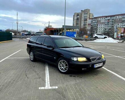 Чорний Вольво V70, об'ємом двигуна 2.4 л та пробігом 388 тис. км за 6500 $, фото 1 на Automoto.ua
