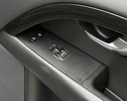 Вольво В70 2008 в Киеве на Automoto.ua Черный Вольво В70, объемом двигателя 2.4 л и пробегом 317 тыс. км за 10999 $, фото 22 на Automoto.ua