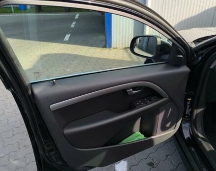 Черный Вольво В70, объемом двигателя 1.56 л и пробегом 247 тыс. км за 8500 $, фото 1 на Automoto.ua