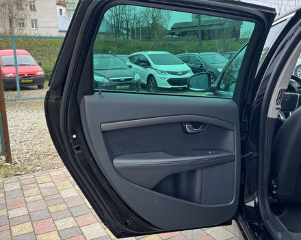 Чорний Вольво V70, об'ємом двигуна 2 л та пробігом 255 тис. км за 13500 $, фото 13 на Automoto.ua