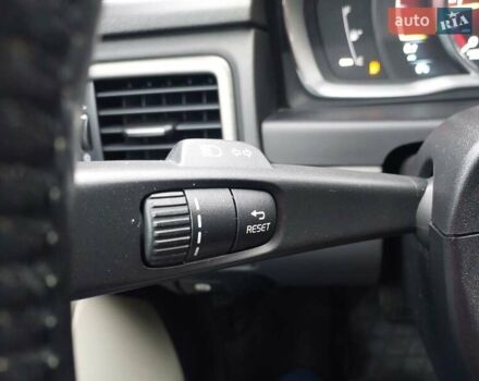 Черный Вольво В70, объемом двигателя 2 л и пробегом 240 тыс. км за 13777 $, фото 28 на Automoto.ua