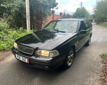 Черный Вольво В70, объемом двигателя 2.5 л и пробегом 400 тыс. км за 2600 $, фото 1 на Automoto.ua