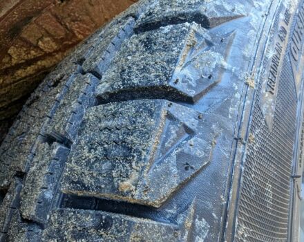 Фиолетовый Вольво В70, объемом двигателя 2.4 л и пробегом 380 тыс. км за 2608 $, фото 5 на Automoto.ua