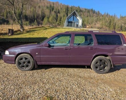 Фиолетовый Вольво В70, объемом двигателя 2.4 л и пробегом 380 тыс. км за 2608 $, фото 1 на Automoto.ua