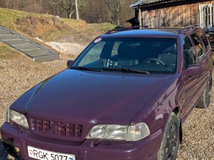 Фіолетовий Вольво V70, об'ємом двигуна 2.4 л та пробігом 380 тис. км за 2608 $, фото 1 на Automoto.ua