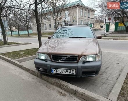 Коричневый Вольво В70, объемом двигателя 2.44 л и пробегом 468 тыс. км за 4500 $, фото 5 на Automoto.ua