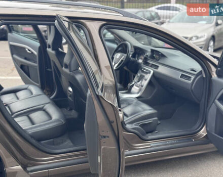 Коричневый Вольво В70, объемом двигателя 2.4 л и пробегом 203 тыс. км за 17500 $, фото 14 на Automoto.ua