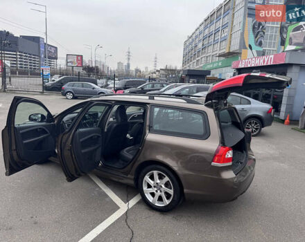 Коричневый Вольво В70, объемом двигателя 2.4 л и пробегом 203 тыс. км за 17500 $, фото 18 на Automoto.ua