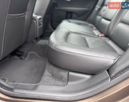 Коричневый Вольво В70, объемом двигателя 2.4 л и пробегом 203 тыс. км за 17500 $, фото 31 на Automoto.ua