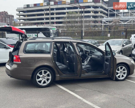 Коричневый Вольво В70, объемом двигателя 2.4 л и пробегом 203 тыс. км за 17500 $, фото 12 на Automoto.ua