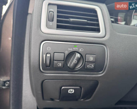 Коричневый Вольво В70, объемом двигателя 2.4 л и пробегом 203 тыс. км за 17500 $, фото 42 на Automoto.ua