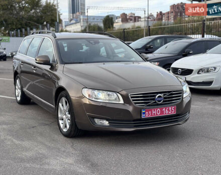 Коричневий Вольво V70, об'ємом двигуна 2 л та пробігом 215 тис. км за 16400 $, фото 1 на Automoto.ua
