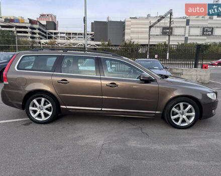 Коричневий Вольво V70, об'ємом двигуна 2 л та пробігом 215 тис. км за 16400 $, фото 2 на Automoto.ua