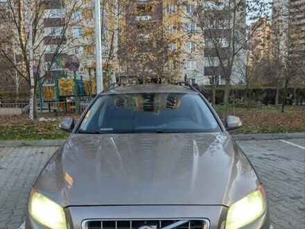 Коричневий Вольво V70, об'ємом двигуна 1.56 л та пробігом 279 тис. км за 8800 $, фото 1 на Automoto.ua