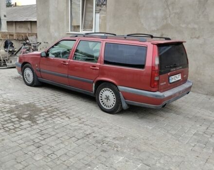 Червоний Вольво V70, об'ємом двигуна 2.4 л та пробігом 373 тис. км за 3800 $, фото 1 на Automoto.ua