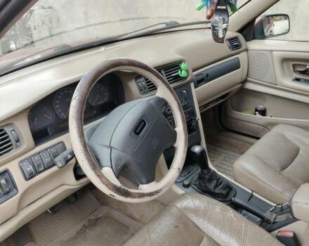 Червоний Вольво V70, об'ємом двигуна 2.4 л та пробігом 373 тис. км за 3800 $, фото 4 на Automoto.ua