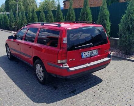 Червоний Вольво V70, об'ємом двигуна 2.44 л та пробігом 280 тис. км за 6400 $, фото 2 на Automoto.ua