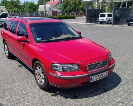 Красный Вольво В70, объемом двигателя 2.44 л и пробегом 280 тыс. км за 6400 $, фото 3 на Automoto.ua