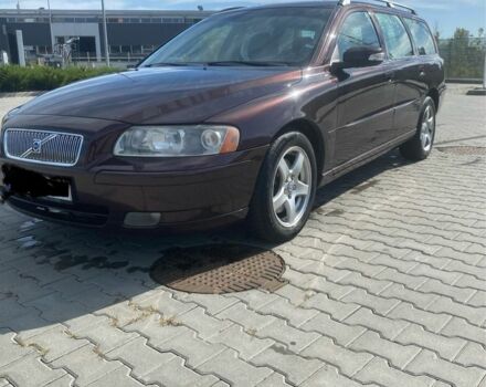 Красный Вольво В70, объемом двигателя 2.4 л и пробегом 300 тыс. км за 3700 $, фото 2 на Automoto.ua