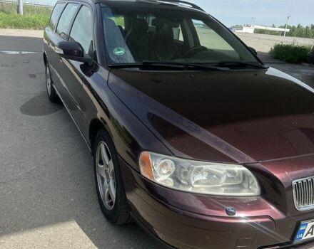 Червоний Вольво V70, об'ємом двигуна 2.4 л та пробігом 295 тис. км за 3800 $, фото 2 на Automoto.ua