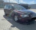 Красный Вольво В70, объемом двигателя 2.4 л и пробегом 300 тыс. км за 3700 $, фото 1 на Automoto.ua