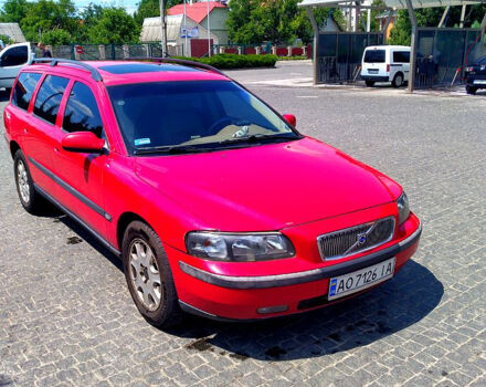 Красный Вольво В70, объемом двигателя 2.4 л и пробегом 280 тыс. км за 6500 $, фото 1 на Automoto.ua