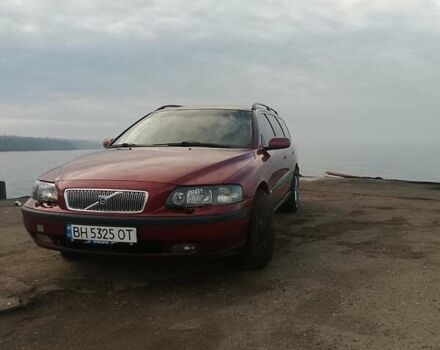 Красный Вольво В70, объемом двигателя 2.4 л и пробегом 400 тыс. км за 4500 $, фото 1 на Automoto.ua