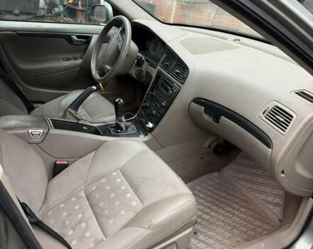 Вольво В70, объемом двигателя 2.4 л и пробегом 365 тыс. км за 3069 $, фото 4 на Automoto.ua