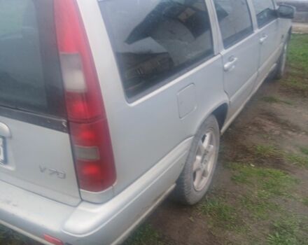 Серый Вольво В70, объемом двигателя 2.4 л и пробегом 350 тыс. км за 1350 $, фото 2 на Automoto.ua