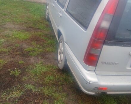 Серый Вольво В70, объемом двигателя 2.4 л и пробегом 350 тыс. км за 1350 $, фото 1 на Automoto.ua