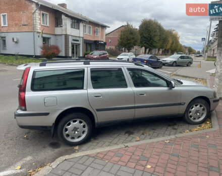 Серый Вольво В70, объемом двигателя 2.5 л и пробегом 396 тыс. км за 3500 $, фото 6 на Automoto.ua