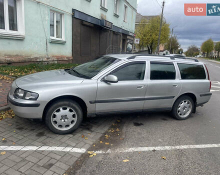 Серый Вольво В70, объемом двигателя 2.5 л и пробегом 396 тыс. км за 3500 $, фото 2 на Automoto.ua