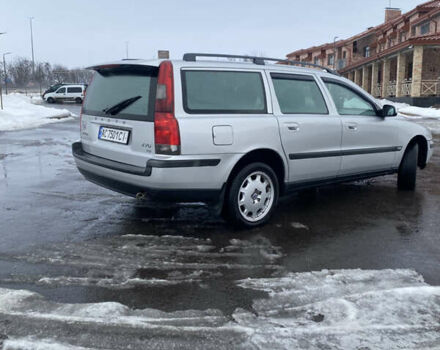 Серый Вольво В70, объемом двигателя 2.5 л и пробегом 400 тыс. км за 3500 $, фото 4 на Automoto.ua