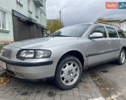 Серый Вольво В70, объемом двигателя 2.5 л и пробегом 396 тыс. км за 3500 $, фото 1 на Automoto.ua