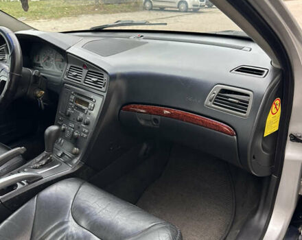 Серый Вольво В70, объемом двигателя 2.4 л и пробегом 171 тыс. км за 4990 $, фото 28 на Automoto.ua