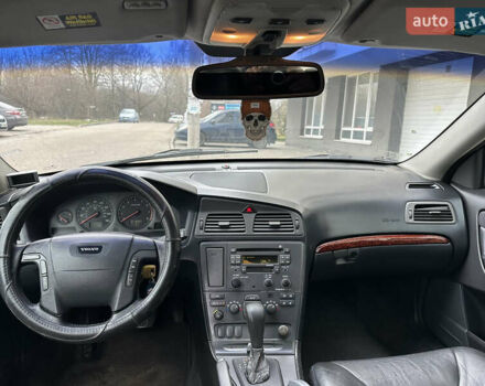 Серый Вольво В70, объемом двигателя 2.4 л и пробегом 171 тыс. км за 4990 $, фото 31 на Automoto.ua