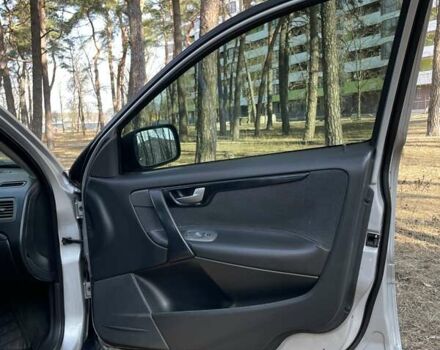 Серый Вольво В70, объемом двигателя 2.4 л и пробегом 416 тыс. км за 6800 $, фото 17 на Automoto.ua