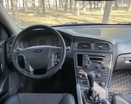 Серый Вольво В70, объемом двигателя 2.4 л и пробегом 416 тыс. км за 6800 $, фото 12 на Automoto.ua