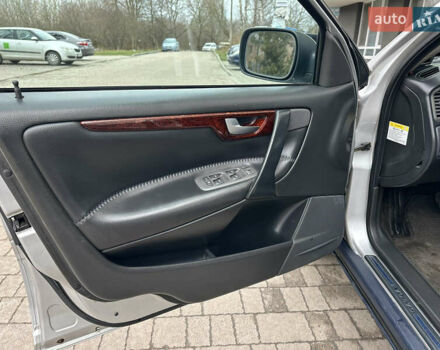 Серый Вольво В70, объемом двигателя 2.4 л и пробегом 171 тыс. км за 4990 $, фото 27 на Automoto.ua