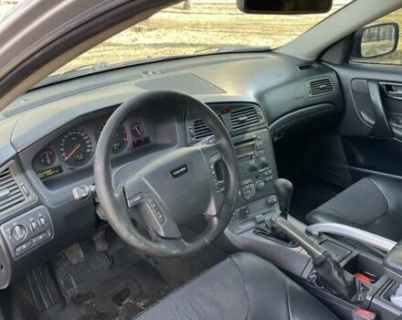 Серый Вольво В70, объемом двигателя 2.4 л и пробегом 416 тыс. км за 6800 $, фото 14 на Automoto.ua