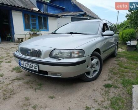 Серый Вольво В70, объемом двигателя 2.4 л и пробегом 335 тыс. км за 5500 $, фото 2 на Automoto.ua